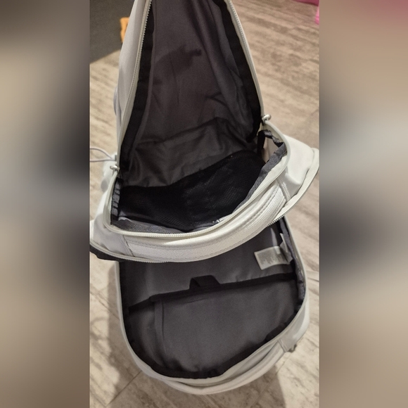 The North Face Men's Gray Backpack - Picture 5 of 5